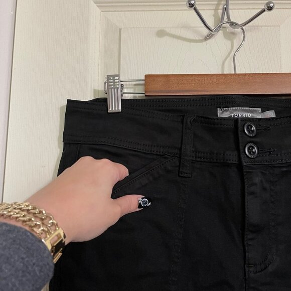 Torrid Womens NWT Black Ankle Crop Aviator Skinny Stretch Twill Mid-Rise Pant 12 - Picture 6 of 8